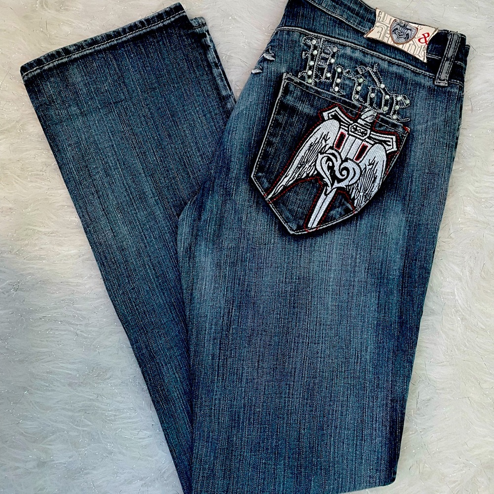 Edgy Straight-fit Lust & Pride Jeans!